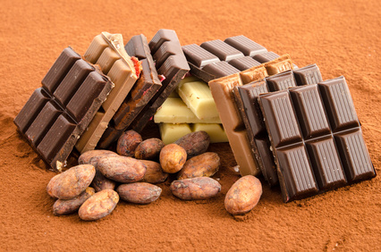 Schokoladenspezialitäten und Kakaobohnen